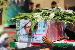 اقامه نماز میت بر پیکر مطهر سردار شهید شادمانی