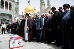 اقامه نماز بر پیکرهای مطهر ۷ شهید گمنام در قم