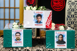 وداع با پیکر ۴ شهید تعرض رژیم صهیونیستی در حرم امام رضا (ع)