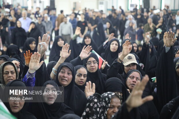 مراسم تدفین و خاکسپاری شهید «سعید آذربادگان» در گلزار شهدای بندرعباس
