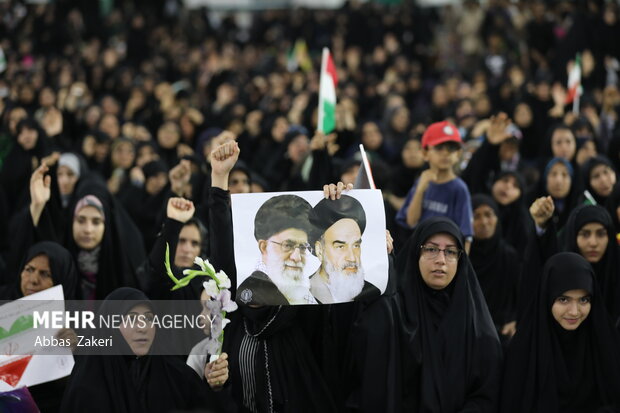 مراسم تدفین و خاکسپاری شهید «سعید آذربادگان» در گلزار شهدای بندرعباس