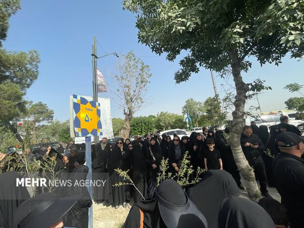 Tahran'da şehit komutanlara veda töreni