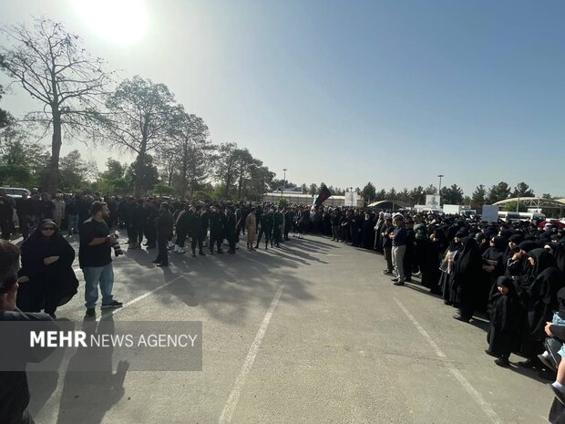 Tahran'da şehit komutanlara veda töreni