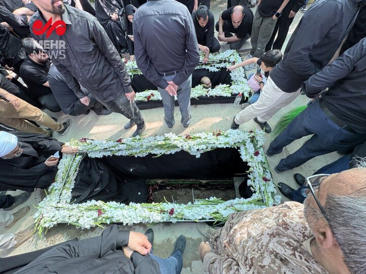 آماده‌سازی محل تدفین سرداران حاجی‌زاده و محمود باقری در قطعه ۵۰ بهشت زهرا (س)