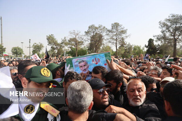 مراسم تشییع پیکر سردار شهید حاجی‌زاده
