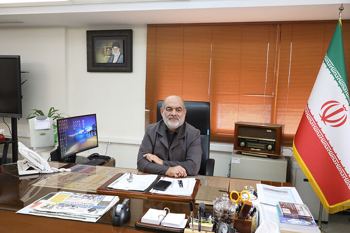 مداحی متفاوت محمود کریمی ضرورت جامعه؛ رادیو محرم پدافند فرهنگی است