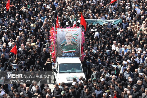 تشییع و خاکسپاری پیکر سردار شهید «علی شادمانی» در همدان