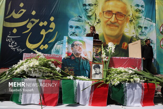 تشییع و خاکسپاری پیکر سردار شهید «علی شادمانی» در همدان