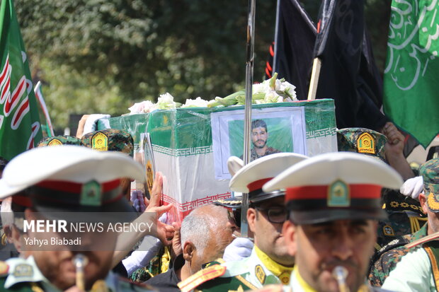 آیین تشییع شهيد مدافع وطن «نيما ايزدی آرا» از کارکنان يگان ويژه فراجا در کرمانشاه