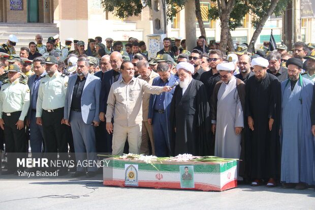 آیین تشییع شهيد مدافع وطن «نيما ايزدی آرا» از کارکنان يگان ويژه فراجا در کرمانشاه