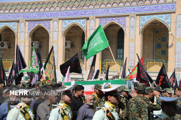 آیین تشییع شهيد مدافع وطن «نيما ايزدی آرا» از کارکنان يگان ويژه فراجا در کرمانشاه