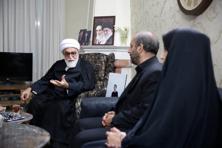 دیدار تولیت آستان قدس رضوی با خانواده شهید نوجوان «متین صفاییان»