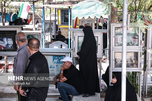 مراسم تشییع و تدفین پیکر سرداران شهید در بهشت حضرت زهرا (س) تهران