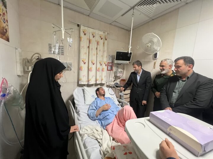 استاندار اصفهان از مجروحان جنایات صهیونیستی در کاشان عیادت کرد