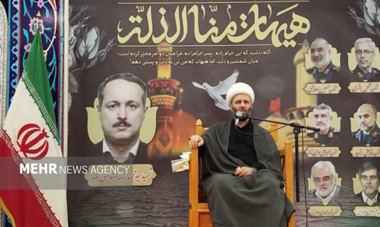 عاشورا باید بازخوانی و به زبان امروز روایت شود عاشورا باید بازخوانی و به زبان امروز روایت شود