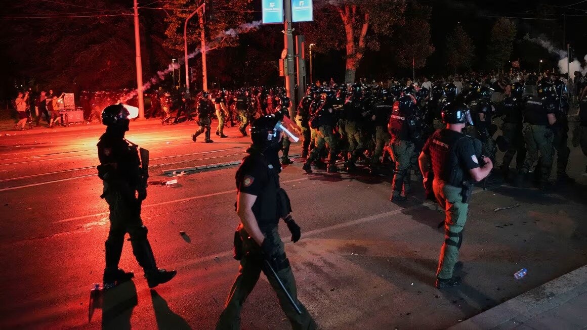 معترضان،صربستان،پليس،نفر،كشور،اعتراضات،بازداشت،دانشجويان