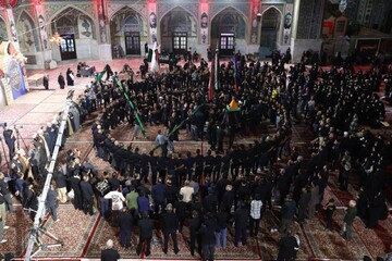 Kuzey Horasan halkı İmam Rıza'nın türbesinde matem töreni düzenledi
