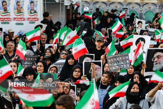 مراسم گرامیداشت شهدای استان مرکزی در جنگ تحمیلی ۱۲ روزه