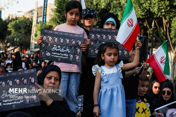 مراسم گرامیداشت شهدای استان مرکزی در جنگ تحمیلی ۱۲ روزه