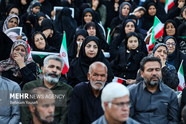 مراسم گرامیداشت شهدای استان مرکزی در جنگ تحمیلی ۱۲ روزه