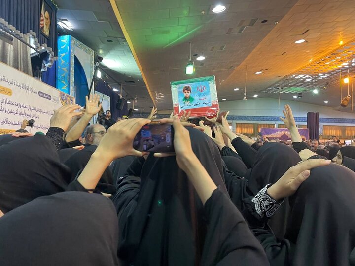 تشييع جثمان العالم النووي الشهيد مصطفى ساداتي وأعضاء عائلته في طهران