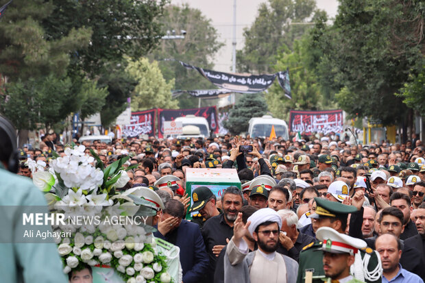 وداع با شکوه مردم ارومیه با پیکر پاک شهید سردار« علیرضا لطفی»
