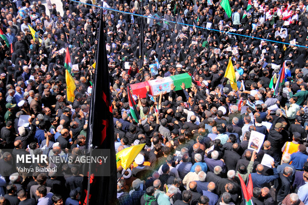 بدرقهای با اشک و شعار؛ وداع مردم سنقر با سردار گمنام جبهه مقاومت