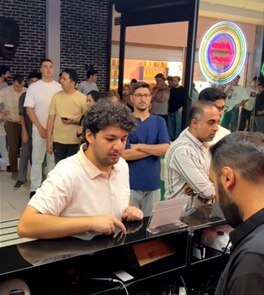 هموطن! در ایران‌مال لبخند بزن