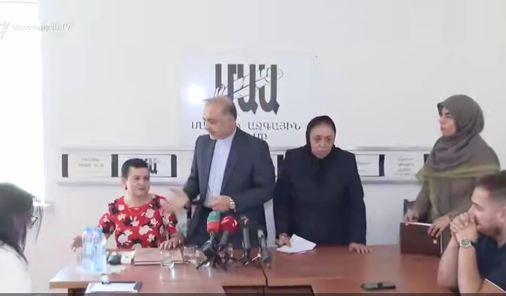 VIDEO: Iran envoy to Armenia walks out of presser