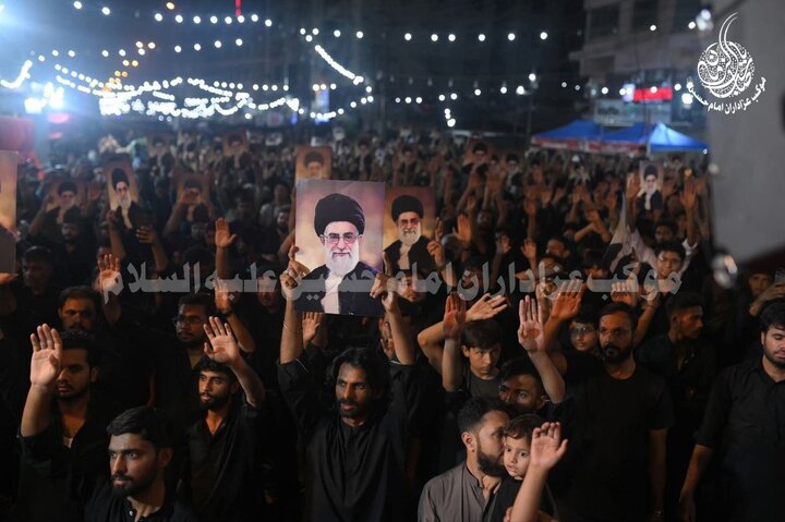 بالصورة.. الشعب الباكستاني يعلن دعمه الثابت لقائد الثورة الإسلامية