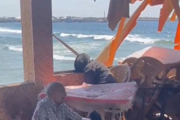 گاردین: حمله اسرائیل به کافه غزه با بمب ۵۰۰ پوندی انجام شد