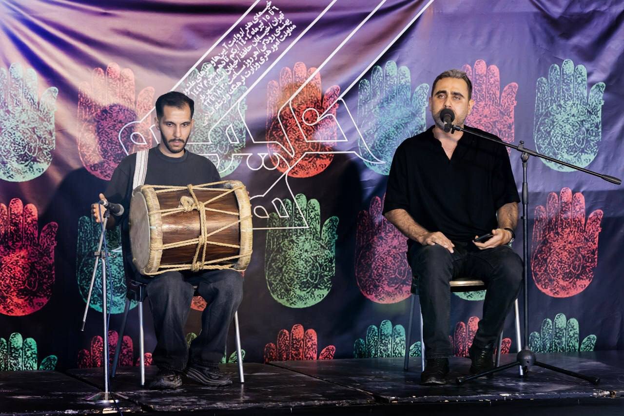 از شَروه تا نقاشی قهوهخانهای؛ حامد طاها برای امام حسین (ع) خواند از شَروه تا نقاشی قهوهخانهای؛ حامد طاها برای امام حسین (ع) خواند