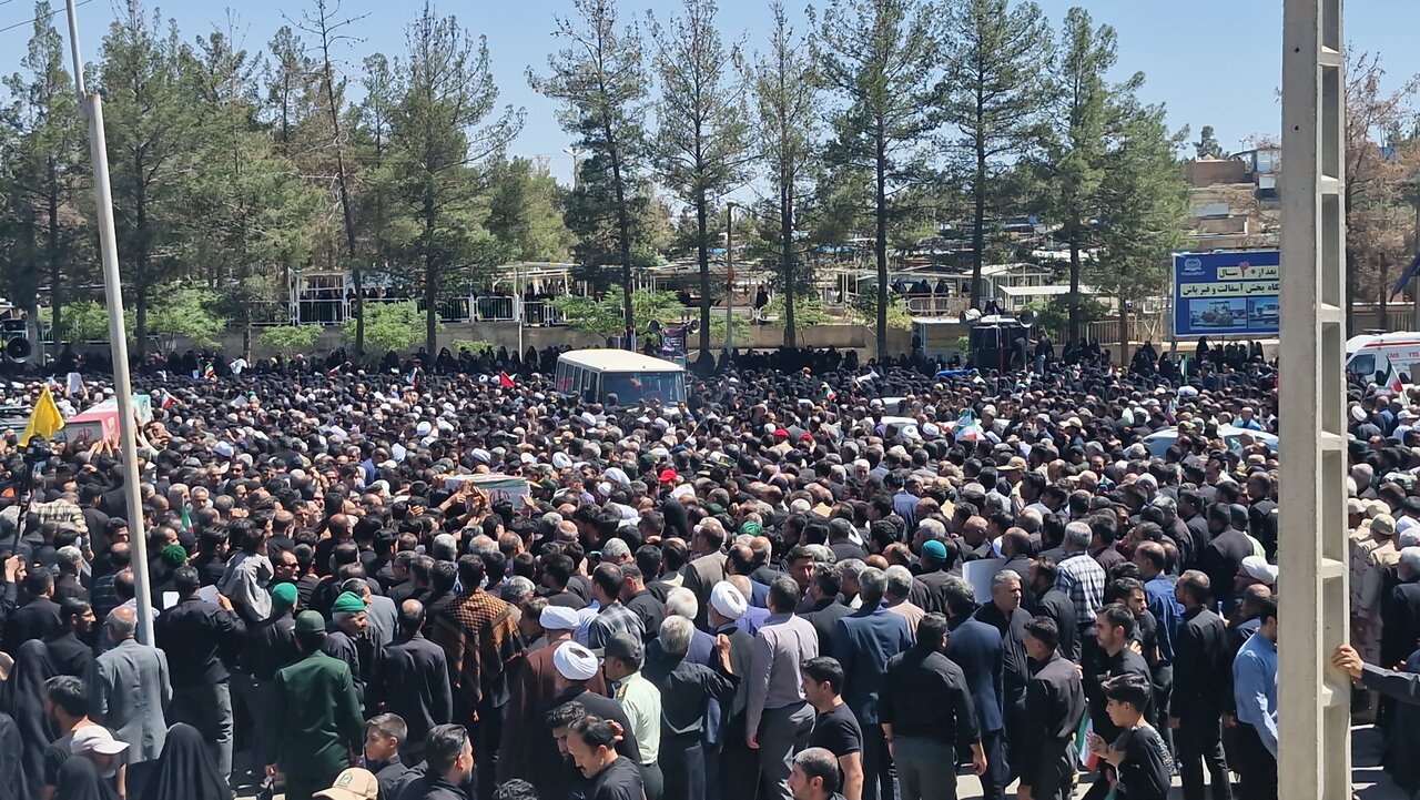 اقامه نماز بر پیکر دو شهید اقتدار ایران در بیرجند