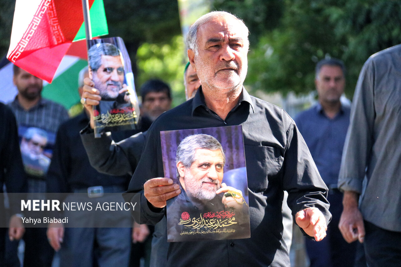 بدرقهای با اشک و شعار؛ وداع مردم سنقر با سردار گمنام جبهه مقاومت