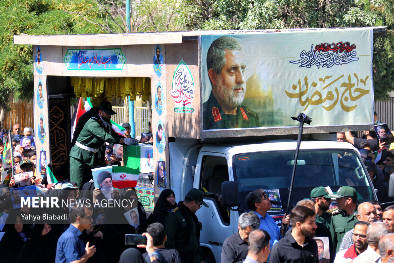بدرقهای با اشک و شعار؛ وداع مردم سنقر با سردار گمنام جبهه مقاومت