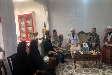 شهدا و خانواده آنها نقش برجسته ای در اعتلای آرمان های انقلاب دارند