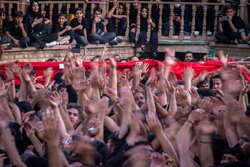 دسته خودجوش «یاعباس یاعباس» اوج عزاداری مردم شاهرود در سوگ رهبر شهید