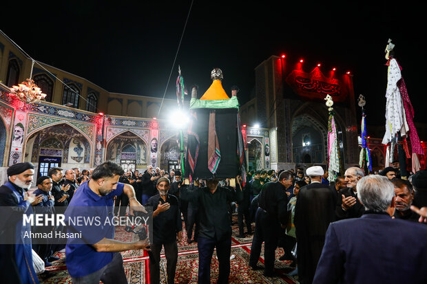 عزاداری زائران استان خراسان شمالی در حسینیه حرم امام رضا (ع)