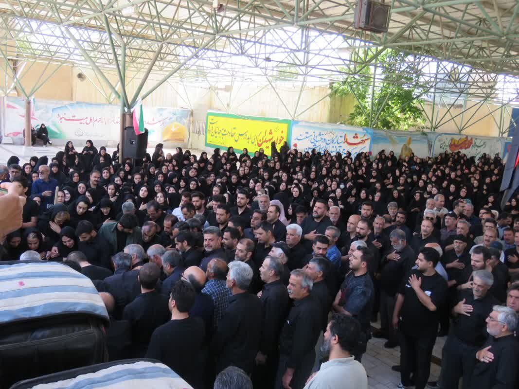 پیکر مطهر شهید «هوشنگ ناصرپور» در بروجرد تشییع شد