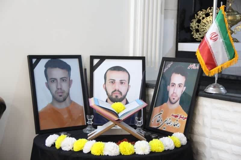 مدیرکل ارشاد لرستان با خانواده شهید «رضا رضایی» دیدار کرد