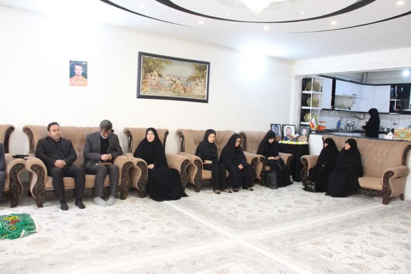 مدیرکل ارشاد لرستان با خانواده شهید «رضا رضایی» دیدار کرد