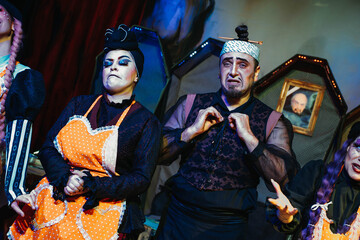 نمایش «مغازه خودکشی» بار دیگر تمدید شد