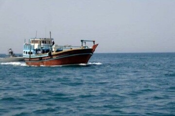 شناور حامل ۳۰ هزار لیتر سوخت قاچاق در آب‌های خلیج فارس توقیف شد