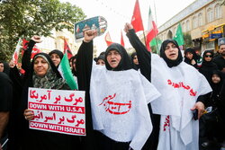 قم میں ہزاروں لوگوں کا کفن پوش مظاہرہ