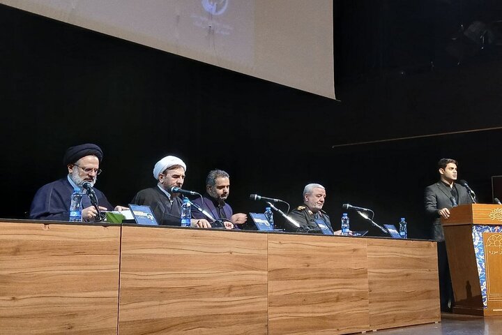 آیت الله مکارم شیرازی: حقوق بشری که غرب از آن دم می‌زند، تو خالی است