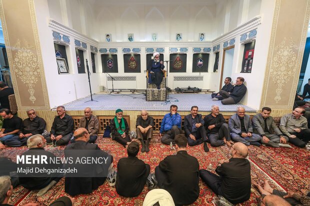 روضه‌خوانی سنتی دهه اول محرم در بیت شهید صدوقی یزد