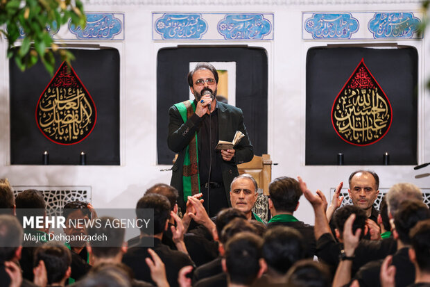 روضه‌خوانی سنتی دهه اول محرم در بیت شهید صدوقی یزد