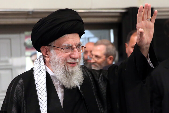 بیانیه 102 استاد دروس خارج و سطوح عالی حوزه در حمایت از رهبر انقلاب