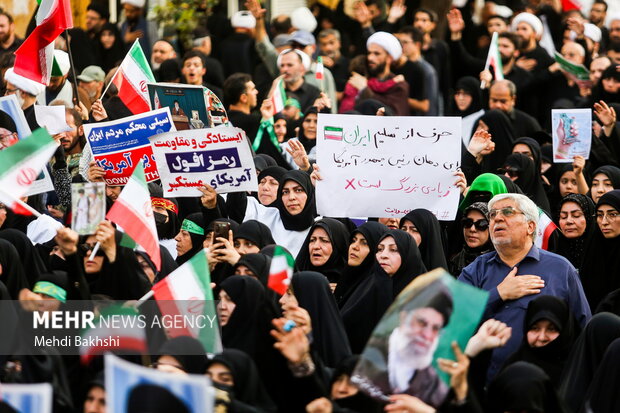 اجتماع و راهپیمایی مردم قم در حمایت رهبر انقلاب