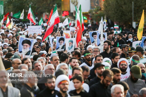 اجتماع و راهپیمایی مردم قم در حمایت رهبر انقلاب